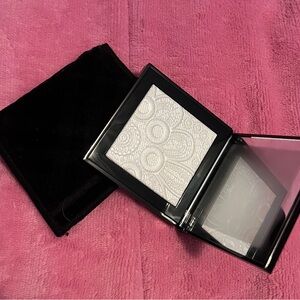 Burberry Fresh Glow Highlighter in Shade 01 White